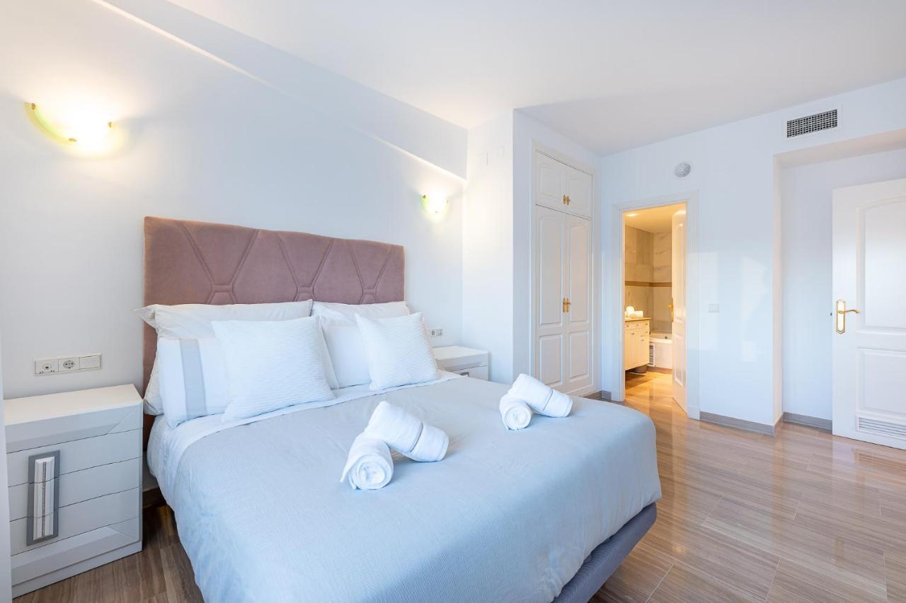 Atico Puerto Marina First Island With Sea Views And Rooftop Pool Беналмадена Екстериор снимка