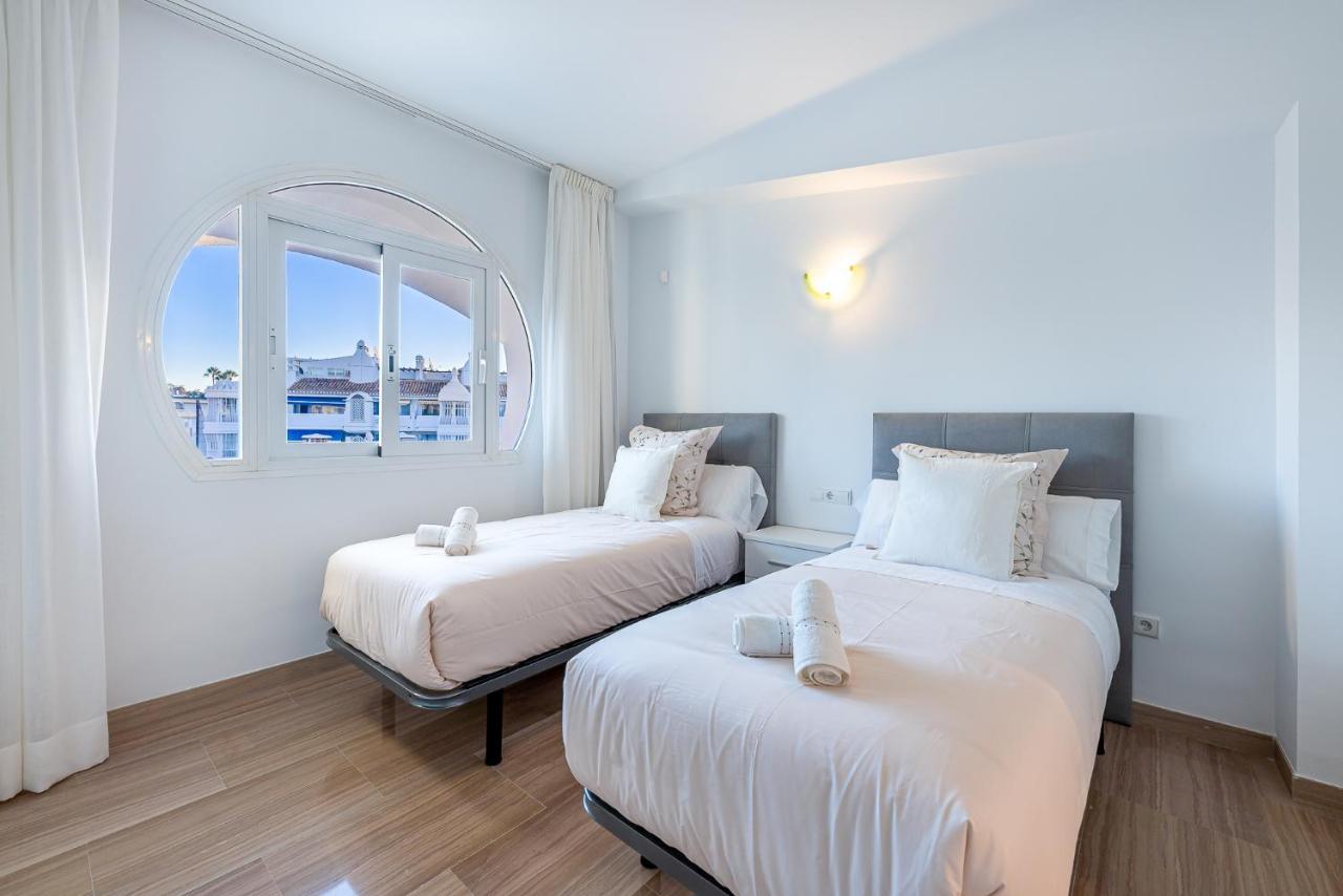 Atico Puerto Marina First Island With Sea Views And Rooftop Pool Беналмадена Екстериор снимка